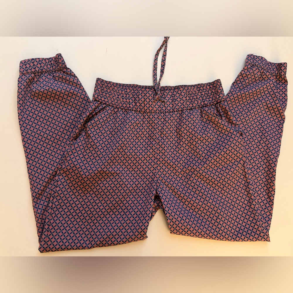 Arie Pull-On Silky Jogger Pants in Pink and Navy Diamond Print